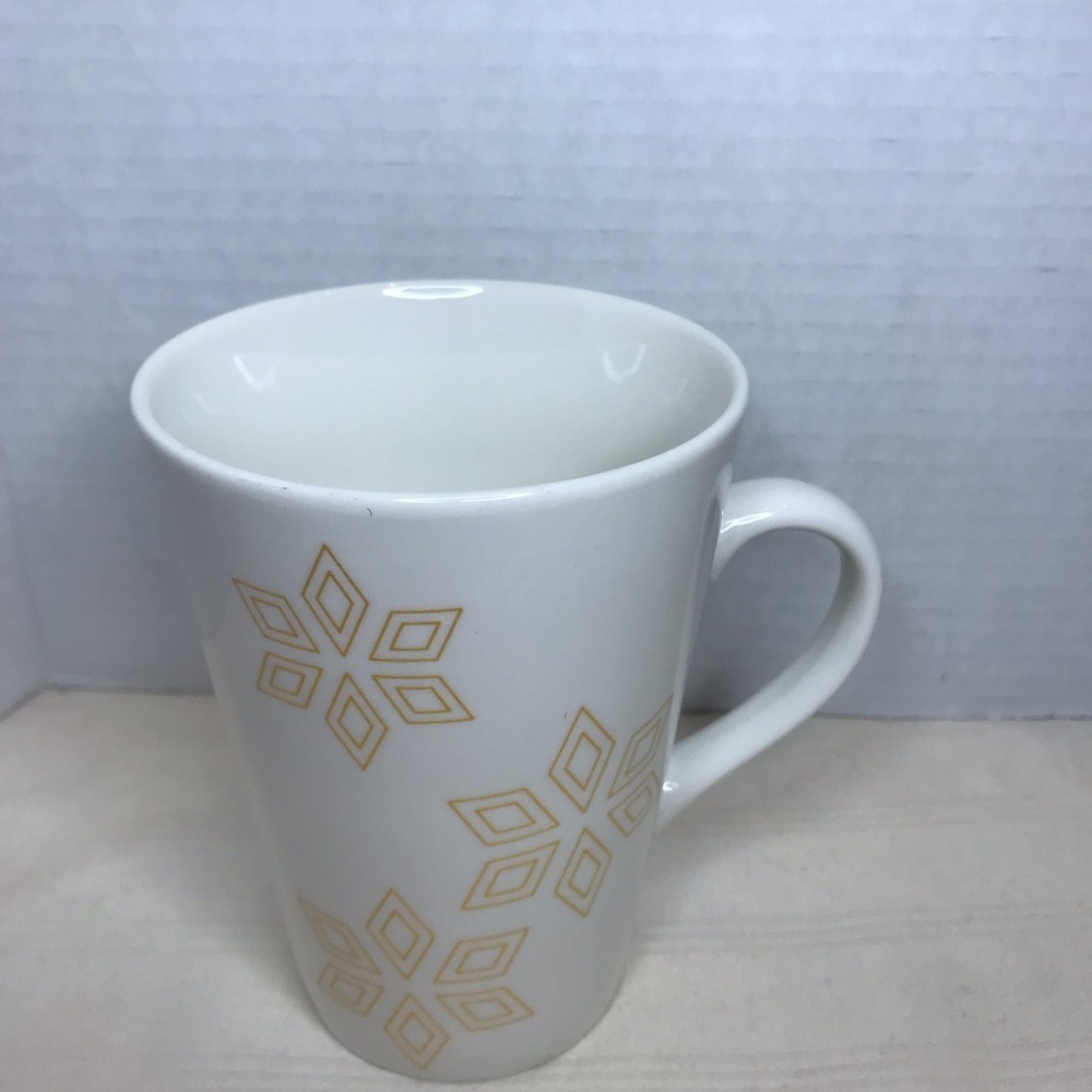 Starbucks 2016 16oz Ivory w/ Gold Snowflakes Holiday Collection Coffee Cup Mug
